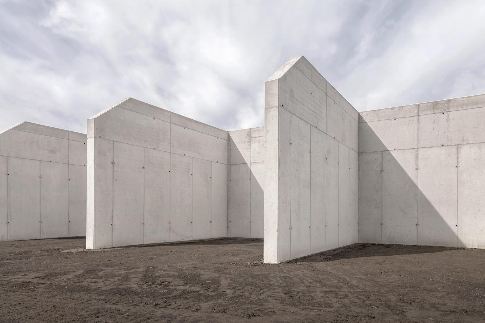 Käfer Bau Baufirma Baumeister Bauunternehmen Bauplanung Straden Südoststeiermark Steiermark beton alle betonarbeiten sockel mauer schacht fundament sichtbeton besenstrich stützmauer