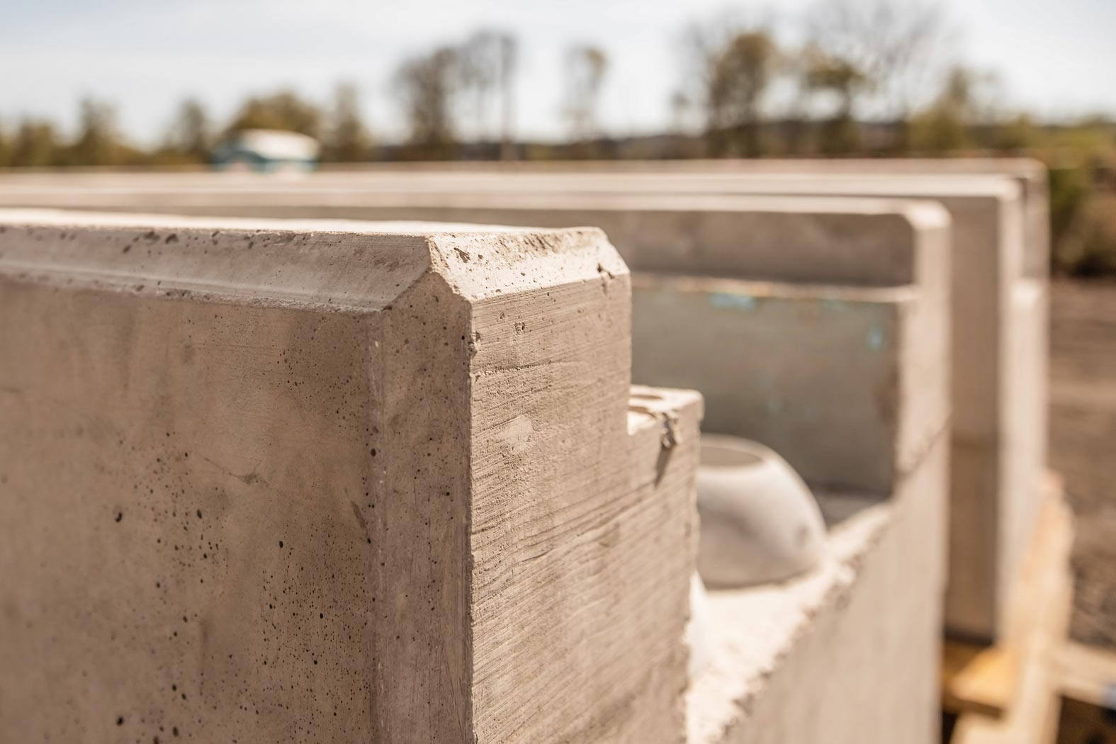 Käfer Bau Baufirma Baumeister Bauunternehmen Bauplanung Straden Südoststeiermark Steiermark beton alle betonarbeiten sockel mauer schacht fundament sichtbeton besenstrich stützmauer