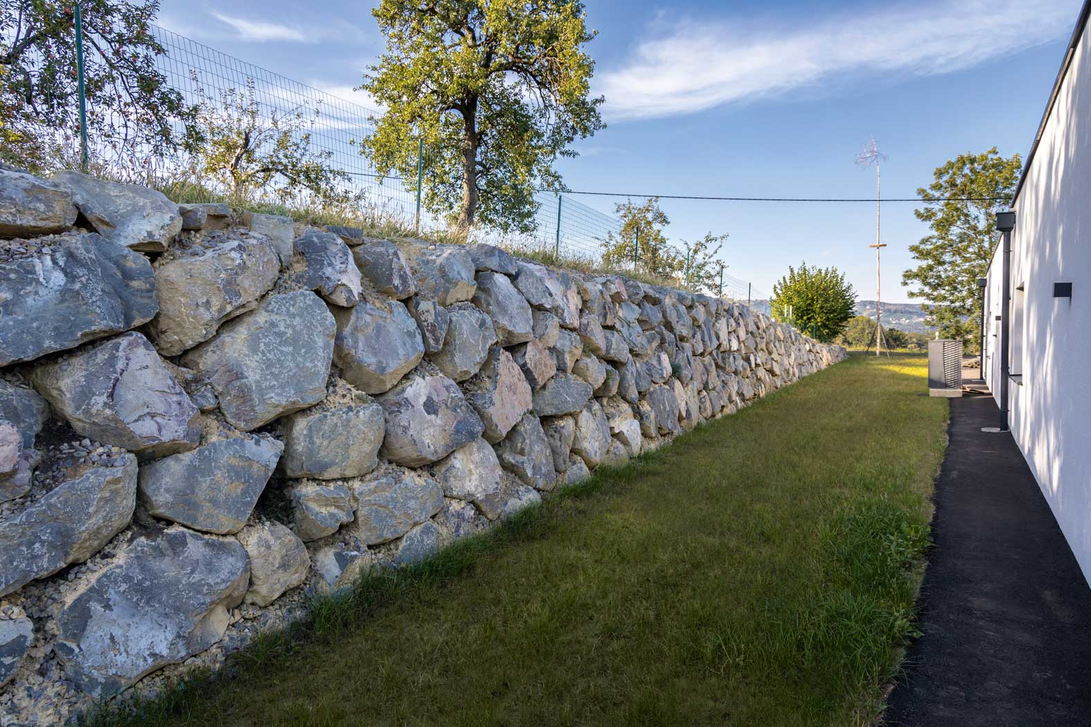 Käfer Bau Baufirma Baumeister Bauunternehmen Bauplanung Straden Südoststeiermark Steiermark gartenanlage zierkieswege gartenmauer steinmauer gartenhaus sichtschutz windschutz regenwasser-zisterne